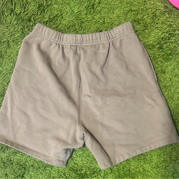 Men Essentials Shorts - Picture 2 of 2